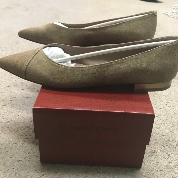 🎉SOLD✨Donald Pliner Suede Pointy Toe Flats- - Picture 6 of 7